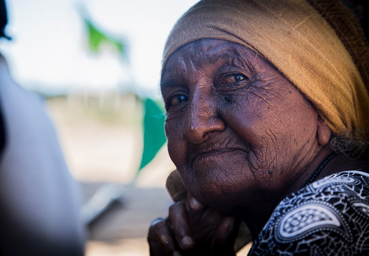 Rostro de mujer mayor de la comunidad wayú