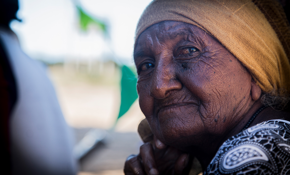 Rostro de una mujer mayor de la comunidad wayú